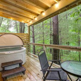 Pond View & Hot Tub! 'The Perch' in Hocking Hills, hotel en Rockbridge
