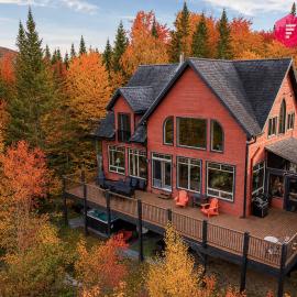 Refuge St-Évasion Stoneham - Chalet 15 pers Bord de rivière Spa pour 9 - près de Québec, hotel sa Stoneham
