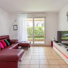 Apartment 2 bedrooms with garden, 3 mins walk from subway
