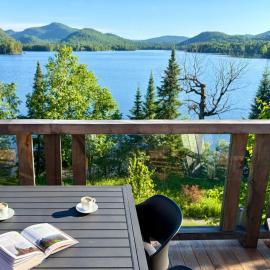 Lake view condo - 2 bedrooms - Tremblant, Hotel in Lac-Supérieur