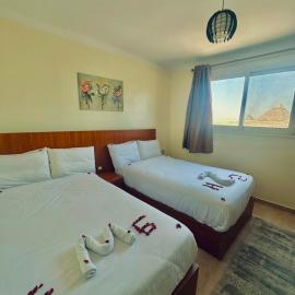 Golden Pyramids Hotel & Roof Top