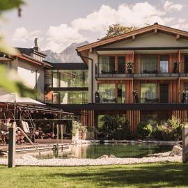Wellness und Brunch Hotel MorgenZeit beheizter Naturteich Genuss Frühstück bis 13 Uhr Hochkönig Sommercard – hotel w mieście Maria Alm am Steinernen Meer