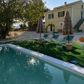 Vingårdsferie i Abruzzo - Villa Valle Del Sole med basseng