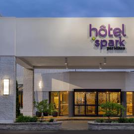 Spark by Hilton Montreal Brossard، فندق في بروسارد
