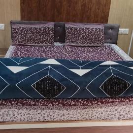 Devlok Hotel & Restaurant, hotel u gradu Gaurikund
