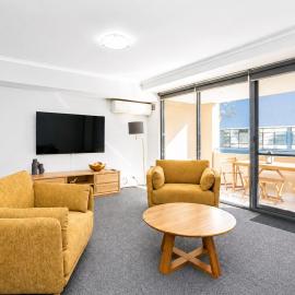 Luxury West End Retreat walk to Bathers Beach