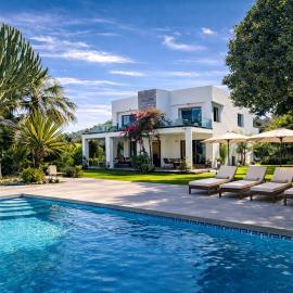 Luxury Golf Front Villa Spa, Jacuzzi & Heated Pool