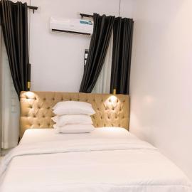 TOPAYINKS LUXURY APARTMENTs, hotell i Ejigbo