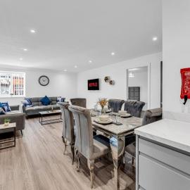 Spacious & Modern Anfield Flat with Wi-Fi and Sleeps 4