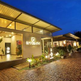B Town Resort Near Infopark Kakkanad, хотел в Каканад