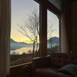 Unique Panorama Chalet - Lake Brienz and Alps, hotel Brienzben