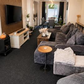 House Sleeps 4- Free Parking Garden Pet Friendly