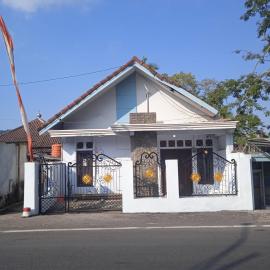 River cliff guest house