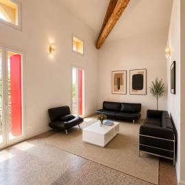 Experience a winery lifestyle 4 to 14 people