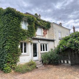 Saint-Nicolas-de-Bourgueil에 위치한 호텔 Maison de la Treille