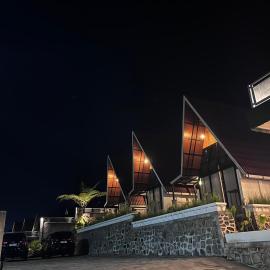 Sunrise Villa Semballun，塞姆博倫拉旺的飯店