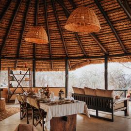 Nasuulu Lodge, готель у місті Archers Post