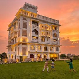 Hotel Shringar Mahal near Char Dham Vrindavan, hotel in Chhatikara