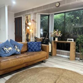 Spacious 3BR Family Home Sleeps 6 Crestmead, hotel em Marsden