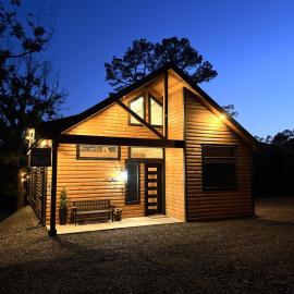 The White Oak Cabin at Cabins of Wolf Pen Gap, hotel v destinaci Mena