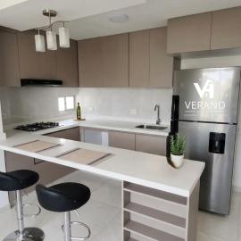 Apartamento familiar para 6 personas, piscina, hamaca, BBQ, viešbutis mieste Rikaurtė