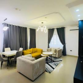 Everest Apartment 10 Minutes From The Airport, hotel en Ijaiye