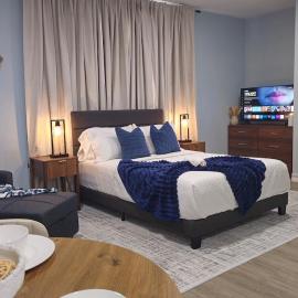 Private Studio near Hospitals Monthly Stays, hotell sihtkohas Deltona