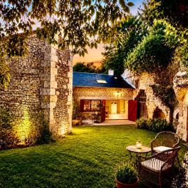 Charming Cave House Le Lys Near Beauval & Châteaux โรงแรมในChissay-en-Touraine