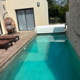 Villa neuve avec piscine au portes d Avignon, hotel em Sorgues