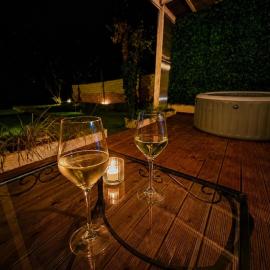 Écrin de Valence Private hot tub Secret garden, hotel v destinácii Valence
