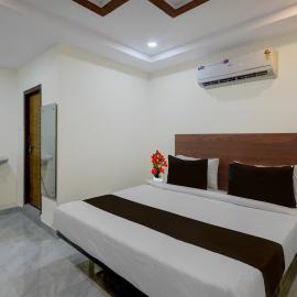 Hotel O OLYMPIO PREMIUM ROOMS, готель у місті Maula Ali