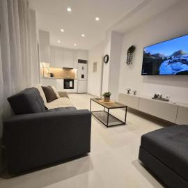 Sunday Apartments near Athens Airport, khách sạn ở Artemida