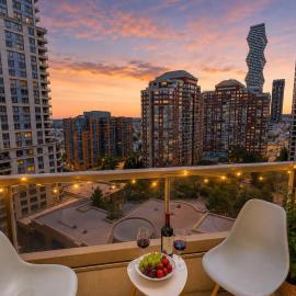 미시소거에 위치한 호텔 High-End 2BR 2BATH Condo-Steps to Square One Mall