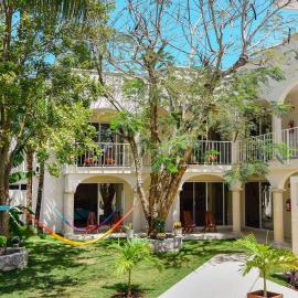 Private Queen Room with Beautiful Garden View, Hotel in Banco Playa