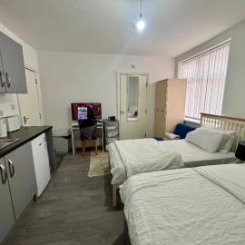 Homes Rentals Studio flat Sleeps 3 with WiFi