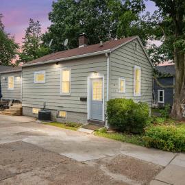 Charming Sycamore Home Near NIU & Local Shops, hotel Sycamore-ban