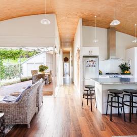 Pīwakawaka - Coastal Retreat - Waipatiki Beach, hotel u gradu Tangoio