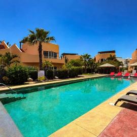 Ground Floor Condo with Pool, Walk to the Beach