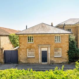 East Wing, Hotel in Crewkerne