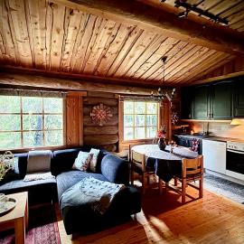 Aura by Lapland Villas, Luosto - Lapland, Lake 2 min walk, 2BR, Private Sauna, Fireplace, hotel u gradu Luosto