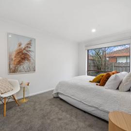 Stylish 2BR, Sleeps 4, Walk to Town