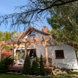 "Pod Świerkami" domek letniskowy Kubuś 2 Wisełka-Domek z kominkiem- 3 sypialnie, salon, kuchnia，維塞烏卡的飯店