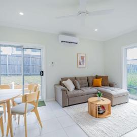 Leppington Sunlit 2BR Abnb-Style Granny Flat, Near To Station & Woolworths