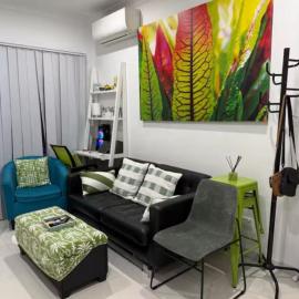 Cozy 2BR Stay Free Parking Near Station & ECQ