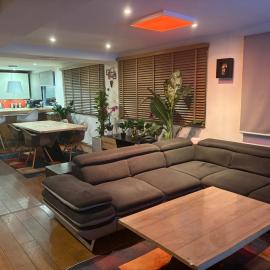 appartement moderne et spacieux, parking privé, climatisation, proche de la vieille ville et du Lac