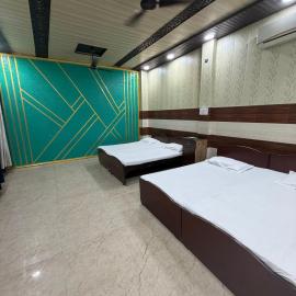 Hotel Royal, hotel sa Rāmpur