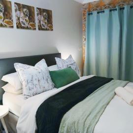 Private room in an apartment, hotel u gradu Gonubi