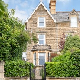 Victorian 4-Bed Stone Townhouse in Stamford