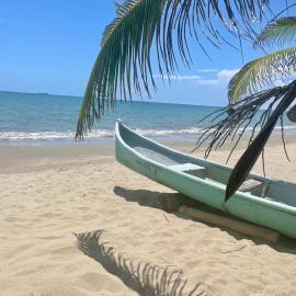 Macondo Beach House, מלון בCalao