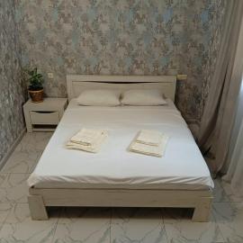 Veni Vedi, hotel Vedi városában